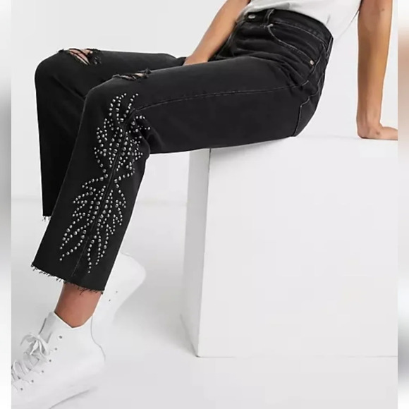 Levi's 501 Studded Cropped Jeans - Picture 1 of 8